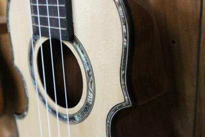 Violin-shaped Tenor Ukulele Engelmann/Narra - Image 4
